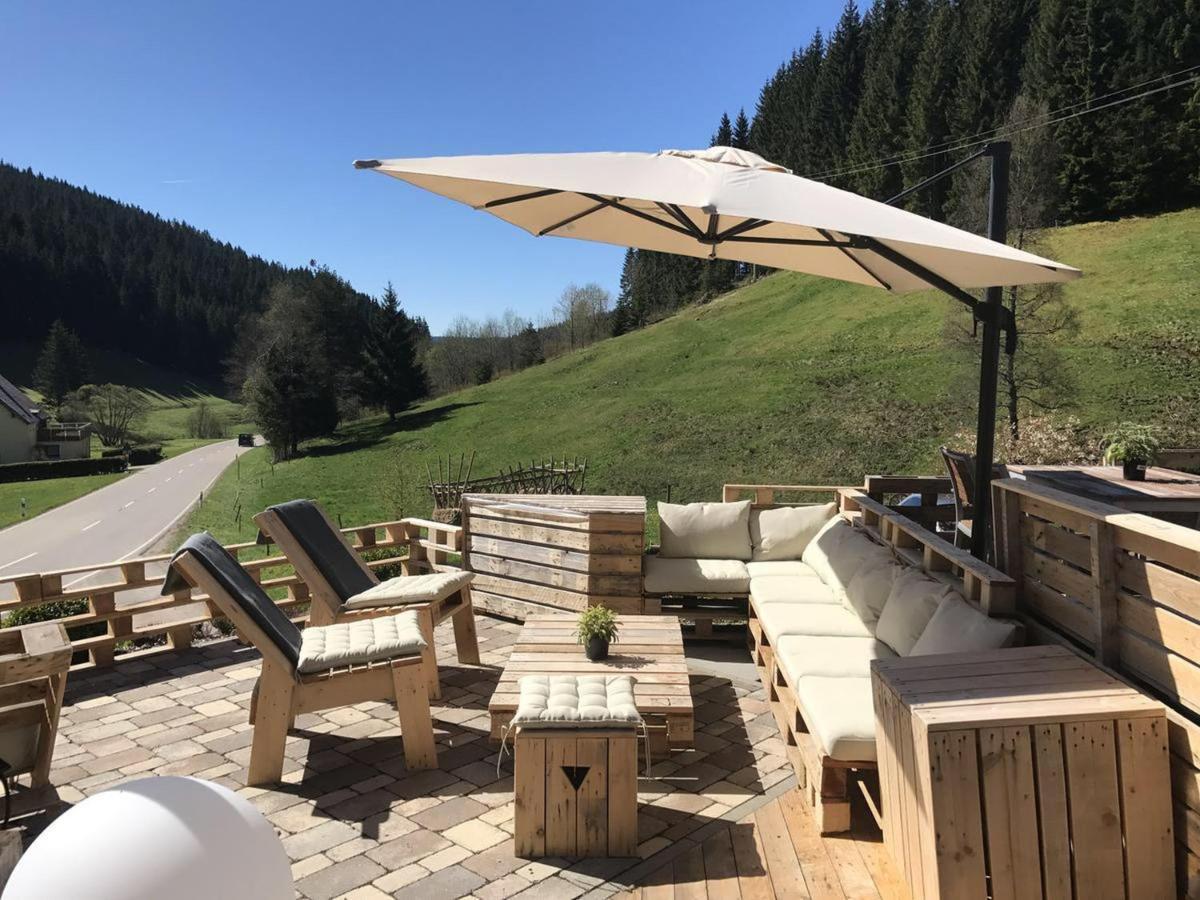 Berghotel Und Restaurant Kraeuter Chalet Furtwangen Eksteriør bilde