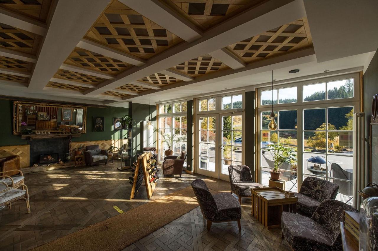 Berghotel Und Restaurant Kraeuter Chalet Furtwangen Eksteriør bilde