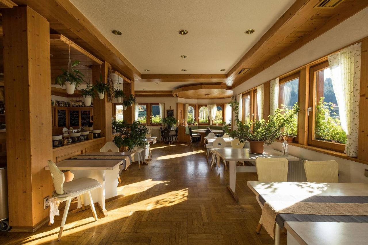Berghotel Und Restaurant Kraeuter Chalet Furtwangen Eksteriør bilde