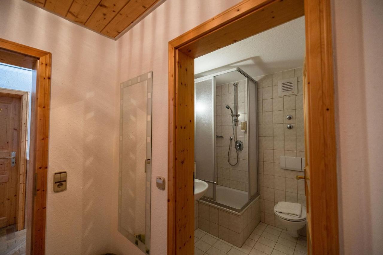 Berghotel Und Restaurant Kraeuter Chalet Furtwangen Eksteriør bilde