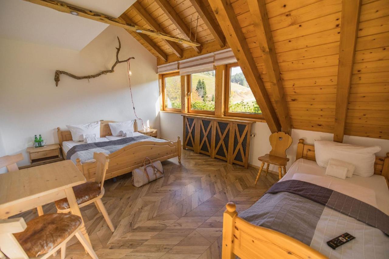 Berghotel Und Restaurant Kraeuter Chalet Furtwangen Eksteriør bilde