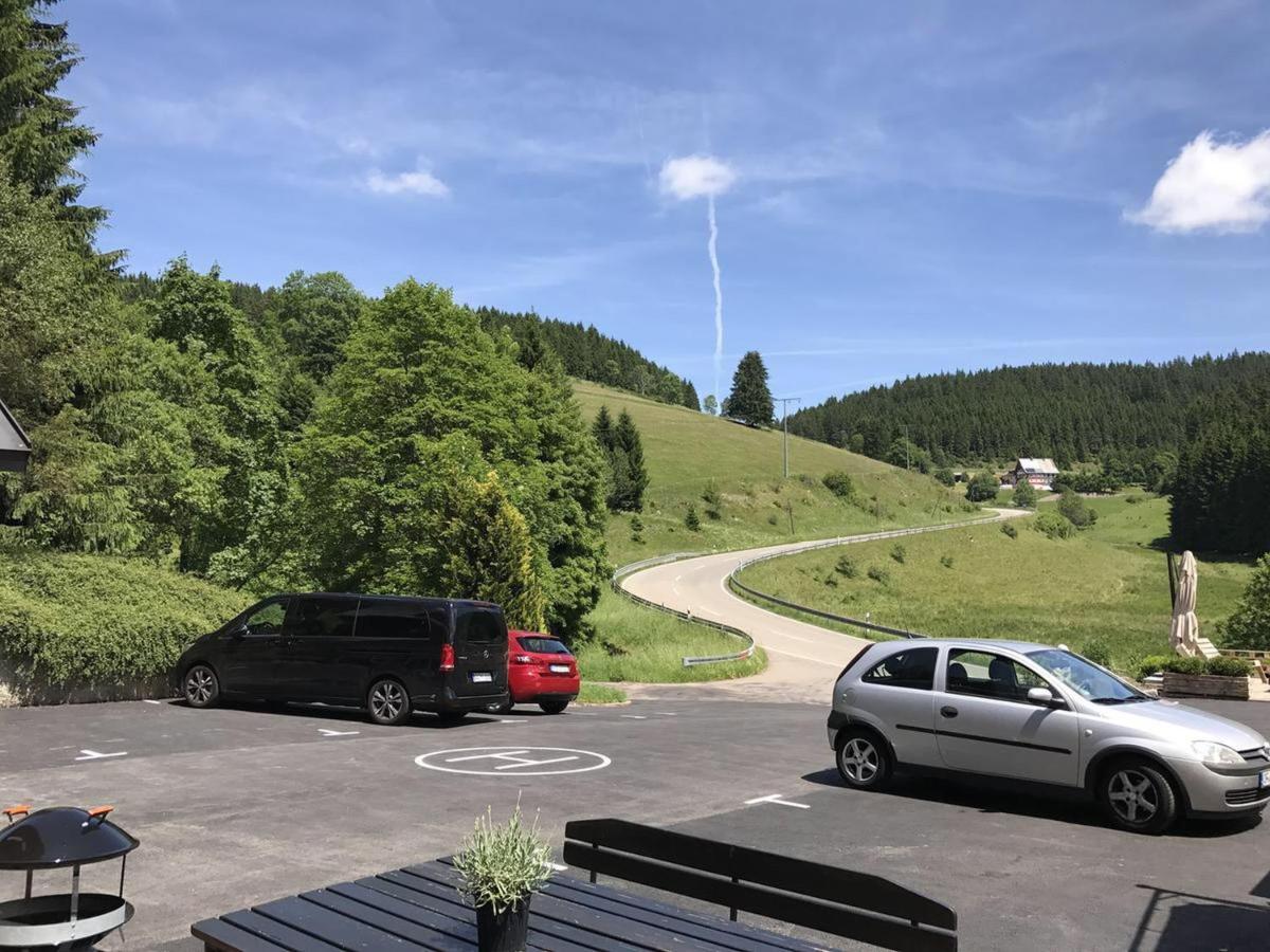 Berghotel Und Restaurant Kraeuter Chalet Furtwangen Eksteriør bilde