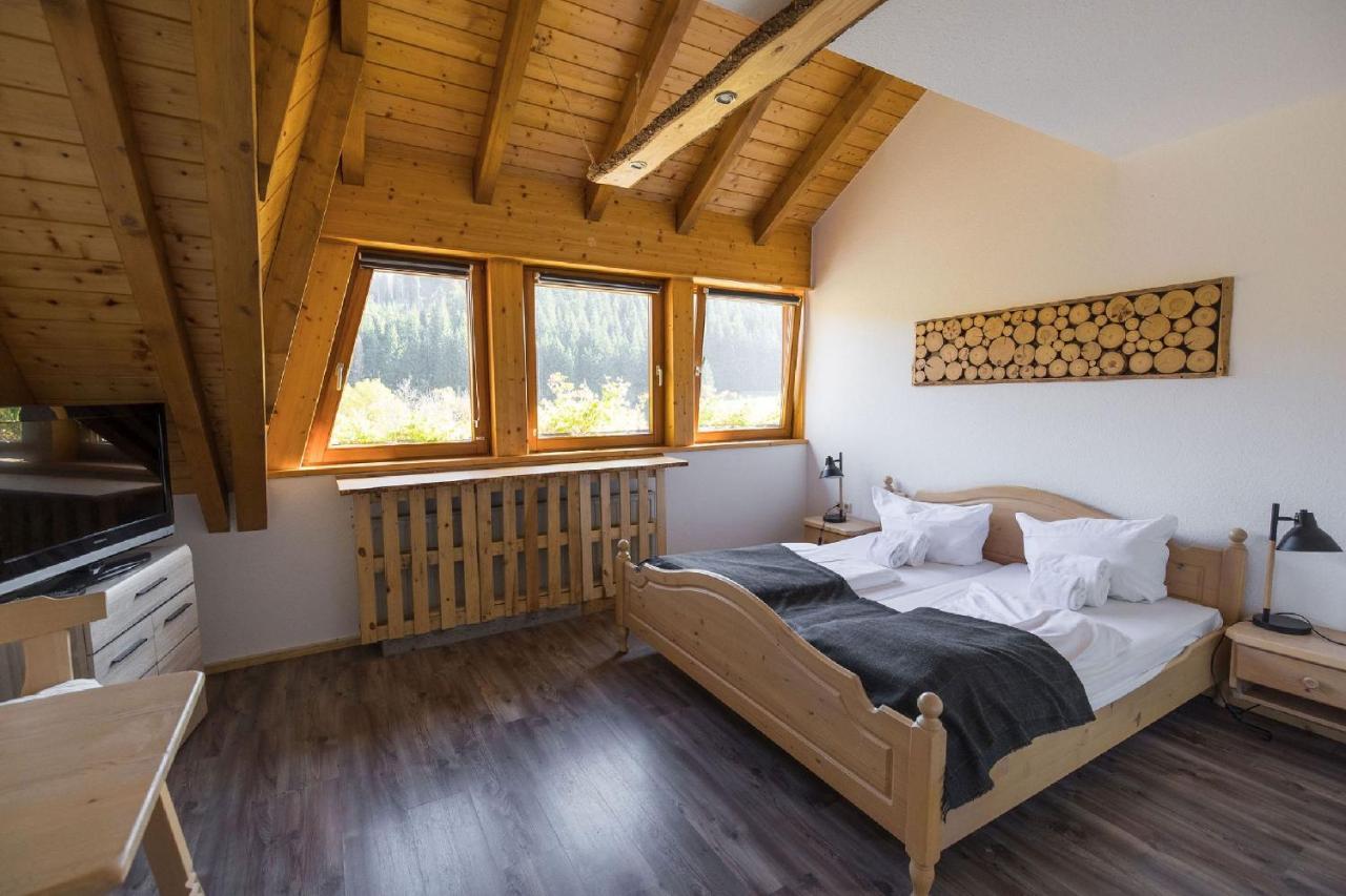 Berghotel Und Restaurant Kraeuter Chalet Furtwangen Eksteriør bilde