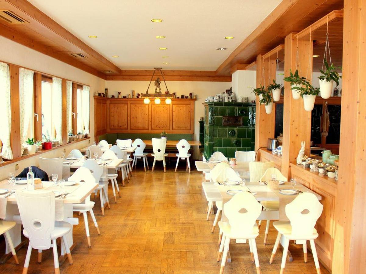 Berghotel Und Restaurant Kraeuter Chalet Furtwangen Eksteriør bilde