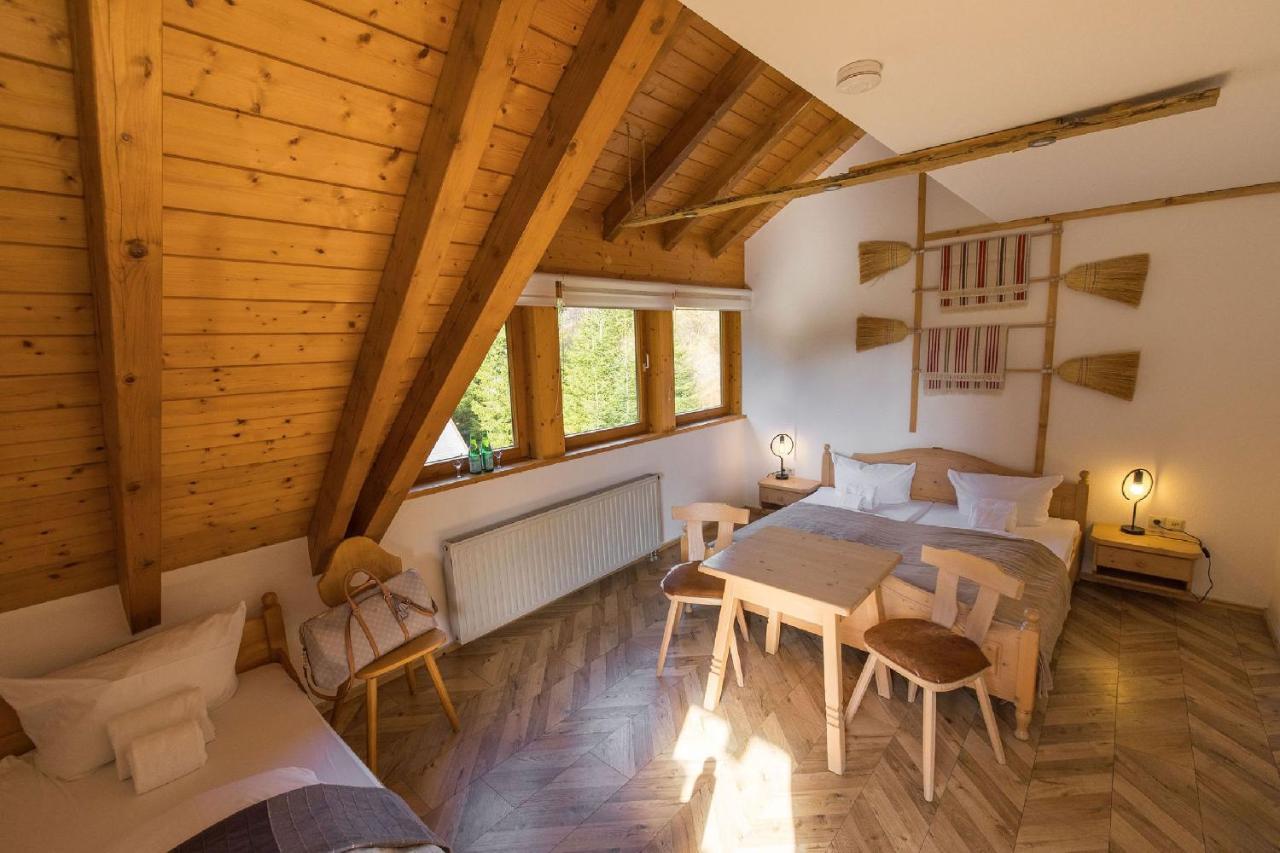 Berghotel Und Restaurant Kraeuter Chalet Furtwangen Eksteriør bilde