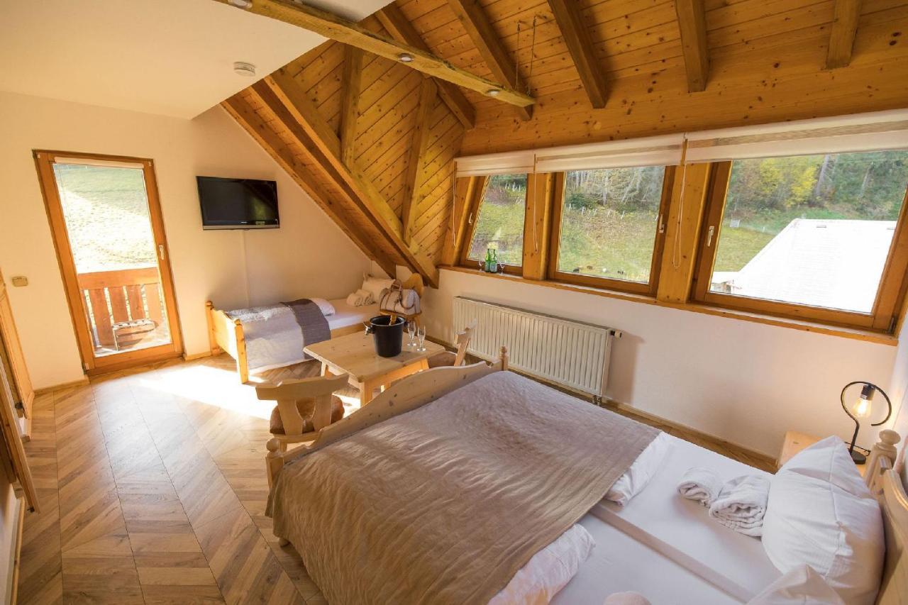 Berghotel Und Restaurant Kraeuter Chalet Furtwangen Eksteriør bilde