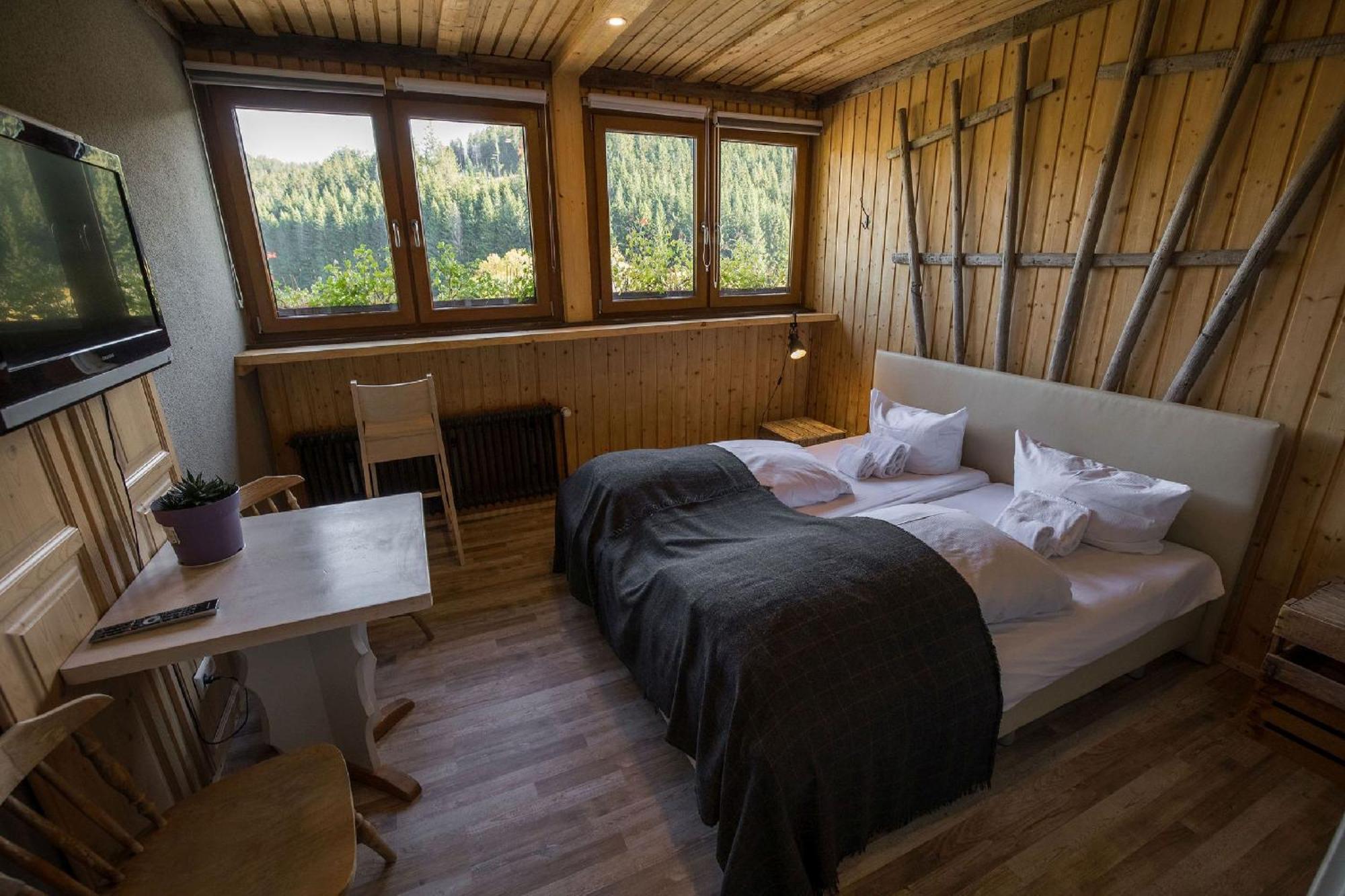 Berghotel Und Restaurant Kraeuter Chalet Furtwangen Eksteriør bilde